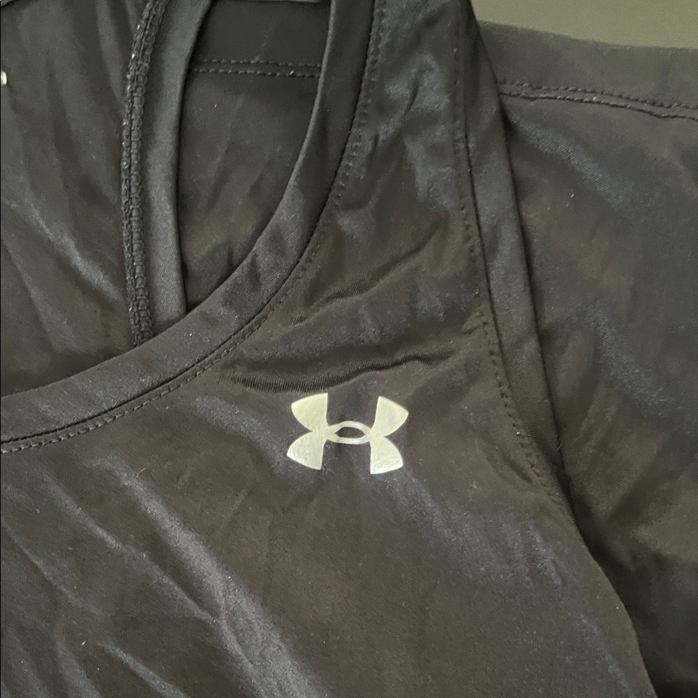 Under Armour Black Tank and Gray Shorts Set - Picture 8 of 9